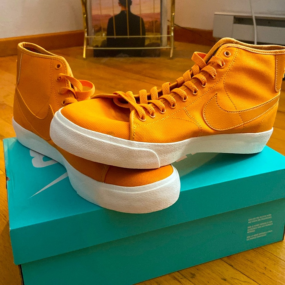 Size 11.5 Nike SB BLZR Court Mid PRM Orange
